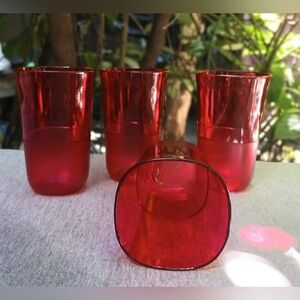 Tupperware CLEARLY ELEGANT TUMBLER SET 4-PIECES.
COLOR: GARNET